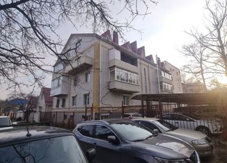 Продаю 4-комнатную квартиру, 144 м2, Ставрополь, улица Балахонова, 5