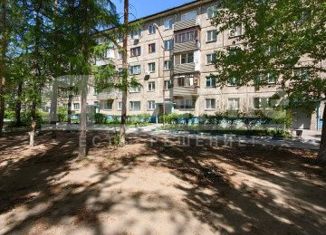Продается трехкомнатная квартира, 58 м2, Омская область, улица Бородина, 40