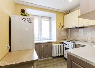 Продам 1-ком. квартиру, 35 м2, Тюмень, улица Тимуровцев, 32