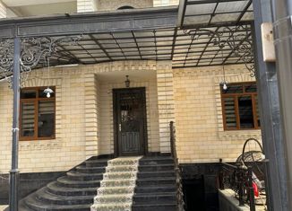 Продаю дом, 400 м2, Нальчик, улица Кирова, 168, район Центр