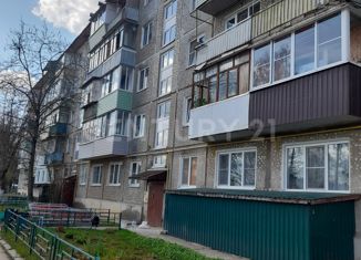 Продается 4-комнатная квартира, 59 м2, Балабаново, улица Гагарина, 10