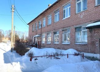 Продам 2-ком. квартиру, 36.4 м2, деревня Карабиха, Школьная улица, 2