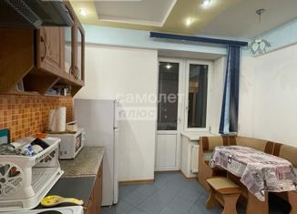 Продам 1-ком. квартиру, 42 м2, Астрахань, улица Кирова, 84