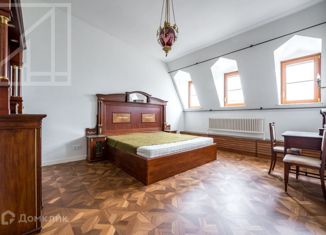 Сдам в аренду 5-ком. квартиру, 140 м2, Москва, Кривоарбатский переулок, 12