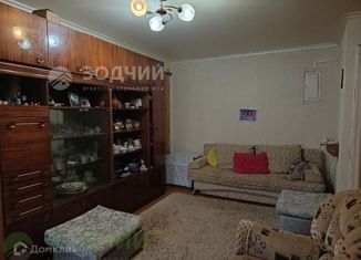 Продается 2-ком. квартира, 43 м2, Чебоксары, улица Декабристов, 18