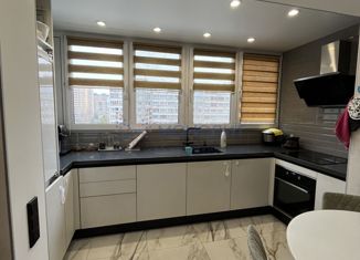 Продаю 2-комнатную квартиру, 53.7 м2, Нижний Новгород, метро Стрелка, улица Сергея Акимова, 59