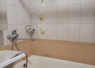 Продаю 2-комнатную квартиру, 43.7 м2, посёлок городского типа Звёздный, Коммунистическая улица, 1