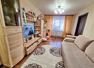 Продам 3-комнатную квартиру, 57 м2, Кемерово, улица Сибиряков-Гвардейцев, 330