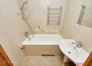 Продам 3-ком. квартиру, 61 м2, Новосибирск, улица Державина, 42, метро Маршала Покрышкина