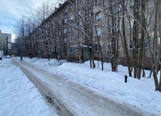 Продажа четырехкомнатной квартиры, 61.3 м2, Мурманск, улица Алексея Хлобыстова, 20к1