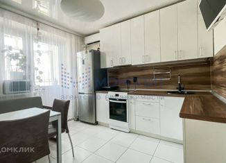 Продам 1-ком. квартиру, 38.6 м2, Нижний Новгород, улица Мичурина, 1, метро Ленинская