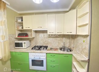 Продаю 3-ком. квартиру, 58 м2, поселок городского типа Разумное, улица 78-й Гвардейской Дивизии, 11