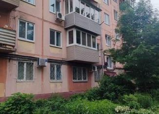 Продается трехкомнатная квартира, 57.5 м2, Артём, улица Фрунзе, 73