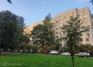 Продам 3-ком. квартиру, 62 м2, Санкт-Петербург, метро Пионерская, Богатырский проспект, 7к3