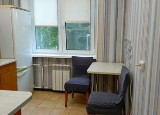 Сдаю в аренду 1-ком. квартиру, 33 м2, Колпино, улица Братьев Радченко, 25