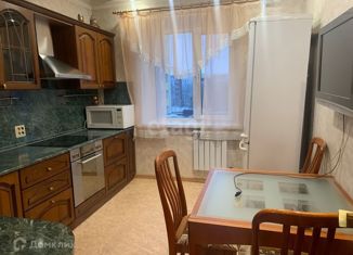 Сдам 2-ком. квартиру, 60 м2, Тюменская область, улица Губкина, 14