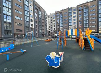 Продам 3-ком. квартиру, 97 м2, Калининградская область, улица Еловая Аллея, 5Ак2