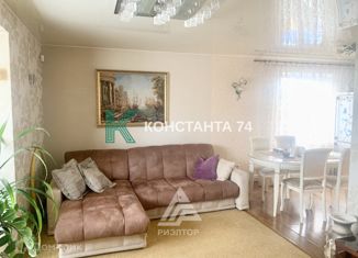 Продается 3-комнатная квартира, 68.5 м2, посёлок Рощино, улица Ленина, 14