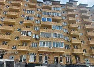 Продается двухкомнатная квартира, 74.9 м2, поселок городского типа Афипский, улица 50 лет Октября, 44/2