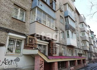Сдается в аренду трехкомнатная квартира, 62 м2, Владивосток, Пологая улица, 62, Ленинский район