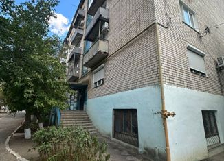 Продаю 2-комнатную квартиру, 63.3 м2, Калмыкия, улица Бимбаева, 7