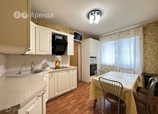 Сдам в аренду 2-комнатную квартиру, 59 м2, Москва, Изюмская улица, 49к1