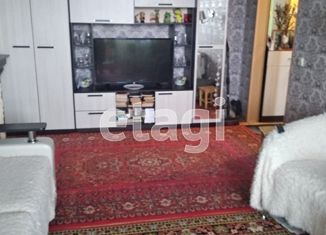 Продаю трехкомнатную квартиру, 76 м2, городской поселок Дубинино, улица Молодогвардейцев, 4