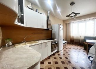 Продается 2-комнатная квартира, 67.9 м2, Иркутская область, микрорайон Радужный, 74