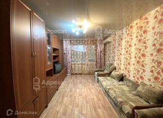 Сдается трехкомнатная квартира, 60 м2, Волгоград, улица Танкистов, 20, Дзержинский район