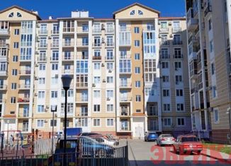 Продаю 1-комнатную квартиру, 40 м2, Крымск, ЖК Черемушки, улица Маршала Жукова, 48Е
