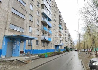 Продается 3-комнатная квартира, 62 м2, Омская область, проспект Королёва, 16