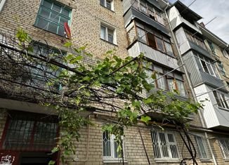 Сдам двухкомнатную квартиру, 46 м2, Черкесск, Кавказская улица, 36