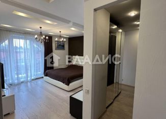 Продается 2-комнатная квартира, 80 м2, Санкт-Петербург, Новоколомяжский проспект, 21, метро Озерки