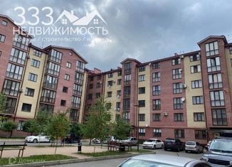 Продается 3-комнатная квартира, 85 м2, Владикавказ, улица Шамиля Джикаева, 6Ак1, 18-й микрорайон