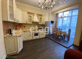 Сдается в аренду 2-ком. квартира, 70 м2, Красноярск, улица Карла Маркса, 8А