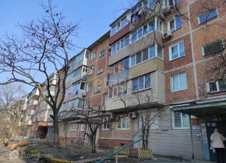 Сдается в аренду трехкомнатная квартира, 64 м2, Владивосток, проспект Красного Знамени, 25, Фрунзенский район