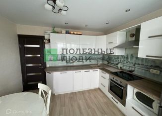 Продаю 2-ком. квартиру, 60.5 м2, Благовещенск, улица Строителей, 70