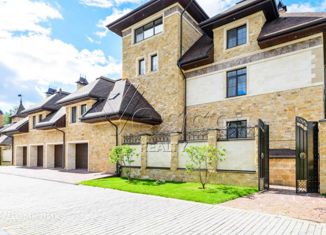 Продаю дом, 1600 м2, коттеджный поселок Рублёвский