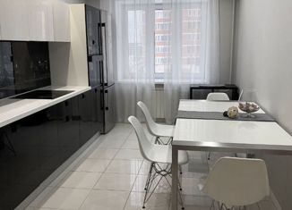 Продаю 3-ком. квартиру, 83.8 м2, Московский, 3-й микрорайон, 1