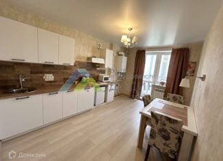 Сдам в аренду 1-ком. квартиру, 38 м2, Волгоград, улица Иссы Плиева, 8, Советский район