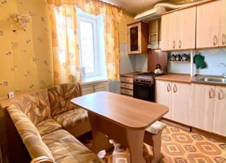 Продается трехкомнатная квартира, 59 м2, Нижний Новгород, улица Радио, 9, улица Радио