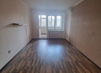 Трехкомнатная квартира на продажу, 63.1 м2, Астрахань, Заводская площадь, 38