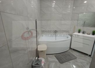 Продам 2-ком. квартиру, 64 м2, Ставрополь, улица Чапаева, 4/1, микрорайон Чапаевка