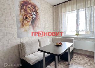 Продается 2-комнатная квартира, 56.4 м2, Новосибирск, улица Петухова, 156/1