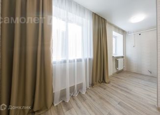Продается трехкомнатная квартира, 54.9 м2, Екатеринбург, улица Ильича, 52А, метро Проспект Космонавтов