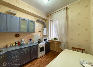Продается 3-комнатная квартира, 74 м2, Оренбург, проспект Братьев Коростелевых, 38