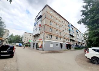 Продам 4-комнатную квартиру, 58.1 м2, Можга, улица Азина, 26