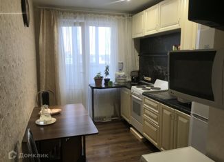 Продам 1-ком. квартиру, 35 м2, Никольское, Октябрьская улица, 16