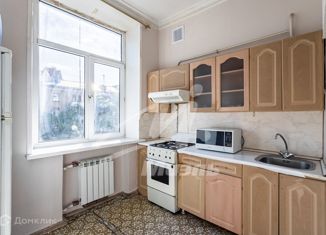 Продается 2-ком. квартира, 64 м2, Москва, улица Маршала Бирюзова, 16, улица Маршала Бирюзова