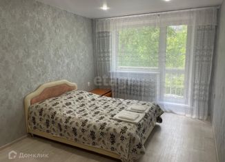 Сдается двухкомнатная квартира, 45 м2, Кемеровская область, улица Тольятти, 16
